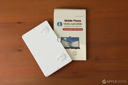 No me dejaban de salir anuncios de una "lupa" para ver más grande los vídeos del iPhone. Así que la he comprado (y la he probado)