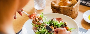 Perder peso es un camino largo, meter descansos intermitentes en la dieta podría llevarnos más lejos 