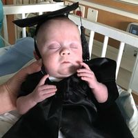 La emotiva graduación de Cullen Porter, un bebé prematuro al salir de cuidados intensivos