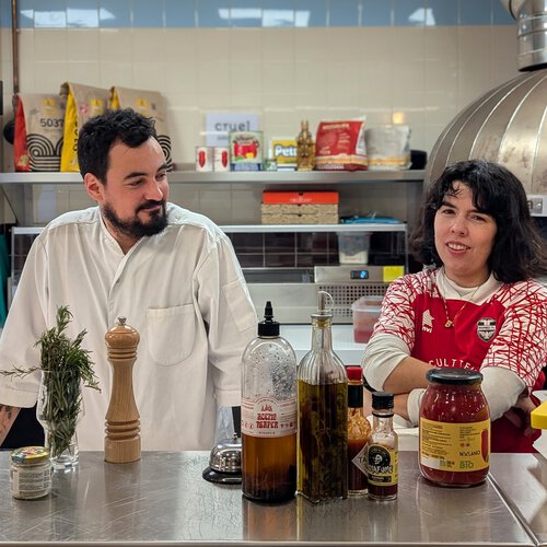 Oura Pizza, la joven pizzería de Santiago donde el borde de la masa importa tanto como todo lo que lleva encima