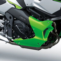 Adiós al reinado de la Yamaha TMAX: Kawasaki ya tiene listo un maxi-scooter híbrido con un botón mágico que puede cambiarlo todo