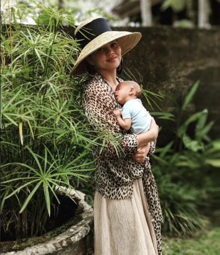 "Mamá, alerta de cuerpo", el vídeo de Chrissy Teigen que muestra su aspecto real tras el parto