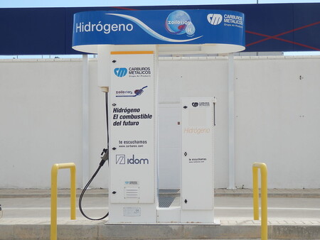 Japón no consigue hacer despuntar el coche de hidrógeno pese a sus esfuerzos: los eléctricos siguen a la cabeza