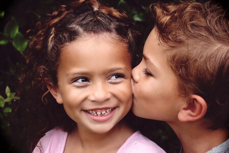 "Mamá, tengo novio": ¿qué debemos hacer los padres (y que no) si nuestro hijo en edad preescolar nos dice esto