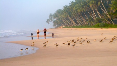 Los mejores ejercicios de cardio que puedes hacer en la playa