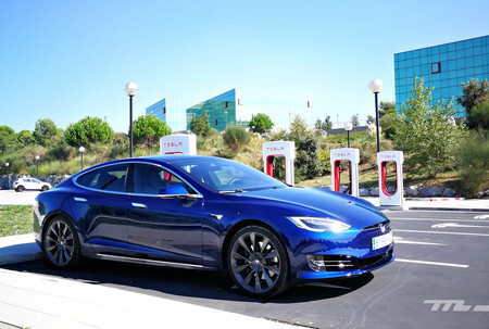 ¡Guerra por la autonomía! El Tesla Model S podría haber mejorado su rango hasta los 658 km para superar al Lucid Air más barato