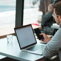 A los nómadas digitales nos toca trabajar en todas partes. Hacerlo con más seguridad y privacidad es sencillo con esta herramienta