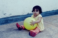 La foto de tu bebé: Abigail jugando con su pelota