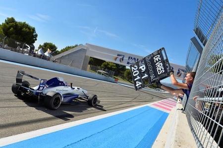 Nyck de Vries se hace con el título de la Fórmula Renault 2.0 y espera subir de categoría en 2015