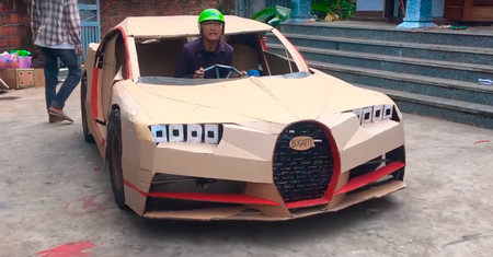 Bugatti Chiron de cartón