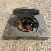Este jugador recibió una PS1 con juegos como regalo de su abuelo y preguntó a la comunidad si son buenos. Todos responden: "¿Abuelo? Ahora me siento viejo" 