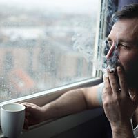 O que acontece no seu cérebro quando você mistura café com cigarro — e por que essa dupla pode estar sabotando quem tenta parar de fumar 