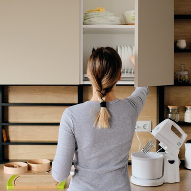 Ya en Ikea el sistema para iluminar el interior de los armarios sin cables ni obras: cuesta menos de 3 euros 