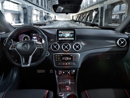 Mercedes CLA 45 AMG, interior