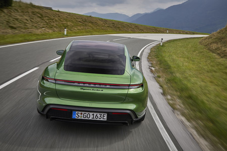 Porsche Taycan prueba contacto