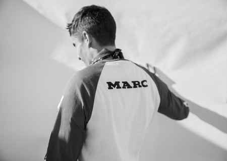 Marc Márquez regresa a colaborar con Pull&Bear en una colección inspirada en el automovilismo