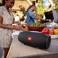 El altavoz JBL Xtreme, ideal para playa y piscina al ser resistente al agua, está rebajado a 149,90 euros en Amazon