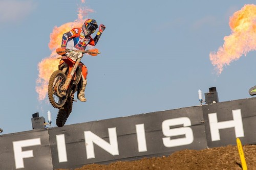 Jeffrey Herlings vuelve a incendiar MXGP en Turquía y Jorge Prado sigue arransando en MX2
