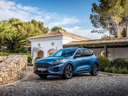 Las ventas de coches híbridos enchufables se disparan en España un 264% en noviembre... y los eléctricos un 127%
