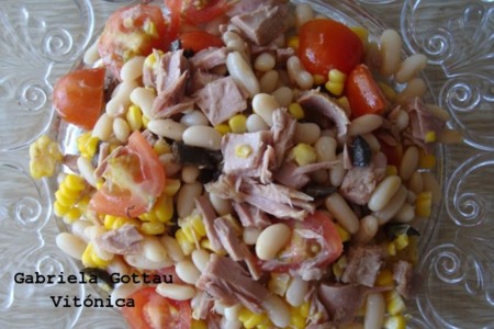 Ensalada de alubias y atún. Receta saludable
