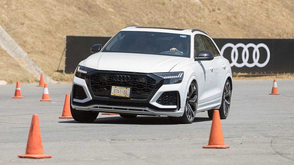Manejamos el Audi RS Q8, el primo del Lamborghini Urus es una delicia en pista y en carretera