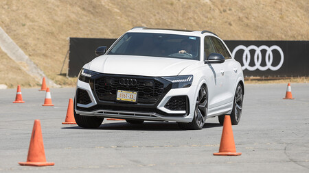 Manejamos el Audi RS Q8, el primo del Lamborghini Urus es una delicia en pista y en carretera