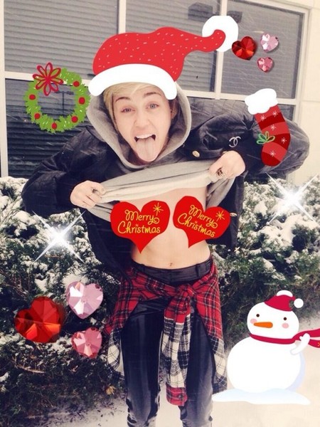 Miley Cyrus nos desea Feliz Navidad... a su manera