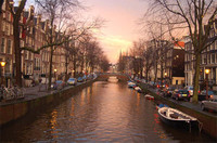Ámsterdam al sol del largo atardecer