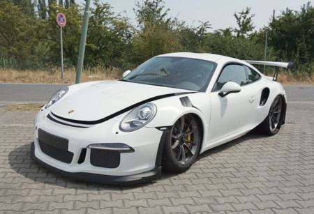 Dolorpasión™: El Porsche 911 GT3 RS, la mujer y la pistola nunca se prestan
