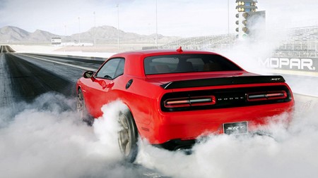 FCA llama a revisión a más de 1.200 Dodge Challenger y Charger por pérdidas catastróficas de aceite