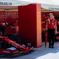 La F1 invitó a unos influencers a ver una carrera. Acabaron detenidos y expulsados por dañar coches clásicos intentando subirse en directo 