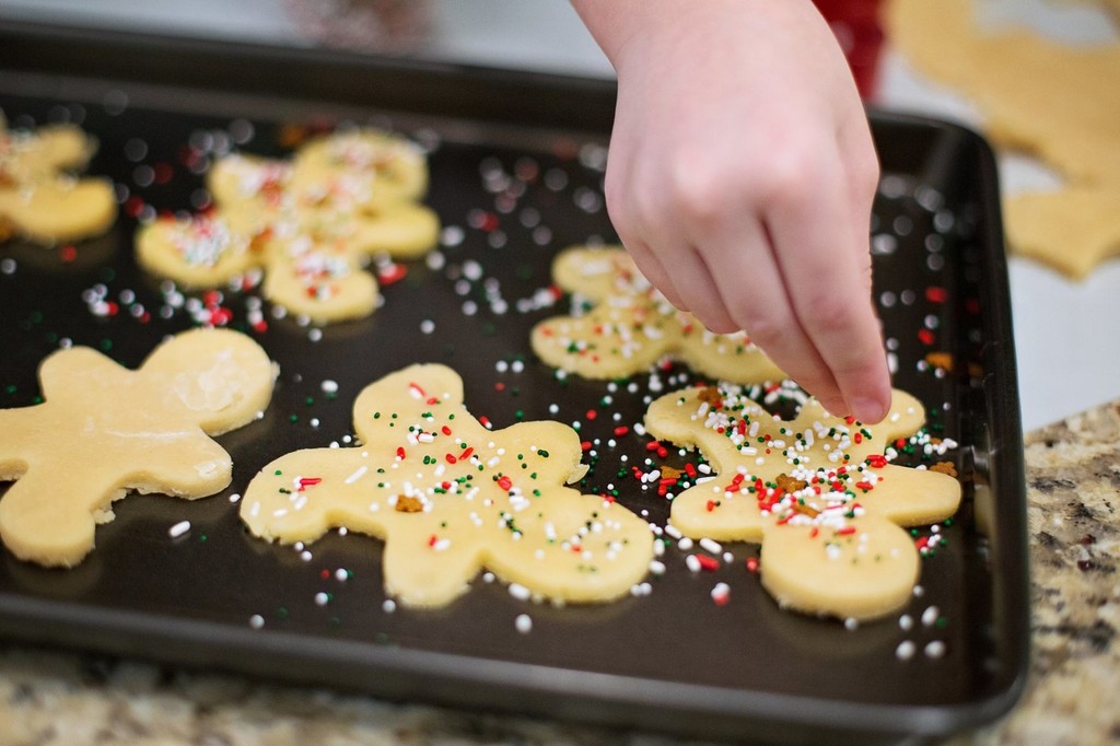 Una masa de galletas y siete moldes para darles forma: triunfa esta Navidad ofreciendo este regalo comestible 