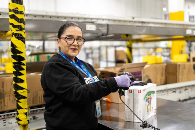 Amazon busca más de 11,000 trabajadores para fin de año en México y hay algo que no necesitas: experiencia previa
