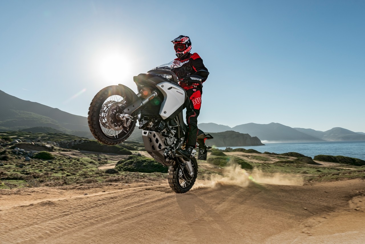 ¡Ropiendo barreras! Con la Ducati Multistrada 1200 S Enduro podrás lanzarte a por los viajes de aventura