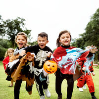 Disfraces y accesorios de última hora que puedes encontrar en Amazon y te llegan a tiempo para celebrar un Halloween terroríficamente divertido  