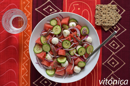 Ensalada de sandía, mozzarella y anchoas: receta saludable