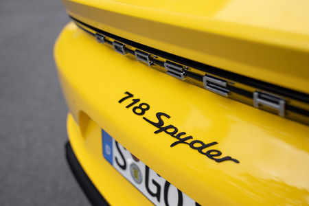 Porsche 718 Spyder logo