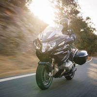 La BMW R 1250 RT 2019 también estrena motor con distribución variable, más potencia y mejor tacto