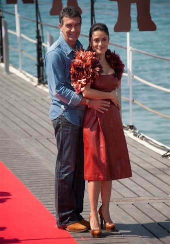 Antonio "Gato con Botas" Banderas y Salma "en cueros" Hayek estrenan Cannes