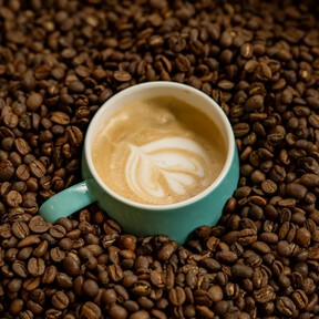 Las rebajas de enero dejan a mitad de precio la máquina nivel barista que prepara cafés cremosos cada mañana