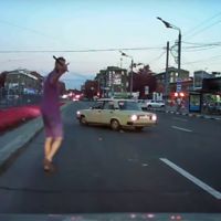 El karma ruso se está cansando, y así pone en su lugar a los conductores agresivos