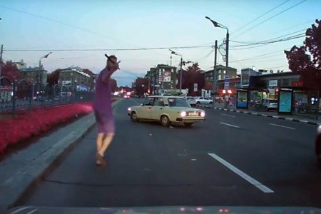 El karma ruso se está cansando, y así pone en su lugar a los conductores agresivos