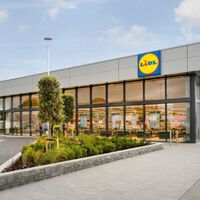 Si tienes hijos, no puedes perderte esto: el arenero de madera con techo perfecto, está en Lidl y no es nada caro