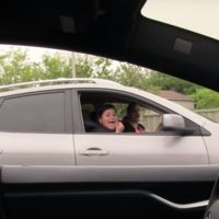 Ya estaban tardando en hacer la broma con el Autopilot de Tesla