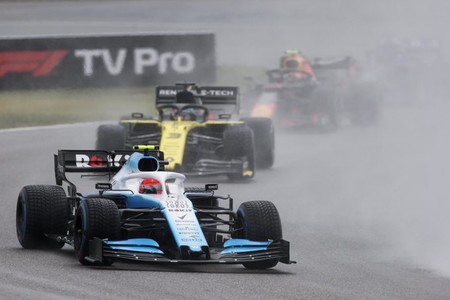 Robert Kubica consiguió su primer punto en su vuelta a la Fórmula 1 gracias a una sanción a los Alfa Romeo