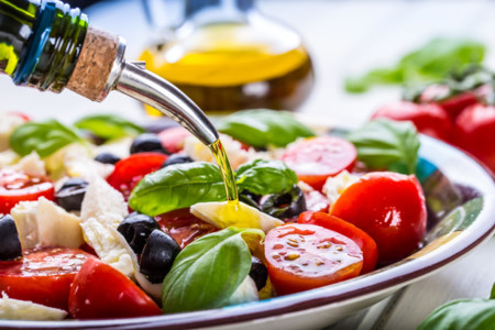 Llevar una dieta mediterránea rica en aceite de oliva podría ser la clave para prevenir el cáncer de mama