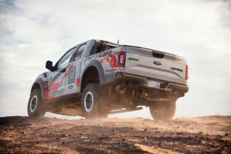 El Ford F-150 Raptor, a competir en el desierto