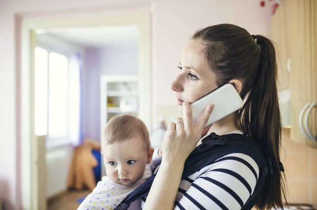 La culpa del descanso: por qué las madres no pueden sentarse sin sentir que "pierden el tiempo"