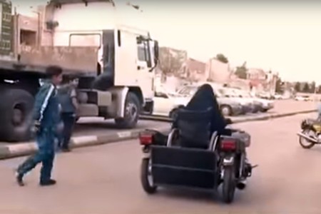 Mujer Irani Silla De Ruedas Crea Moto