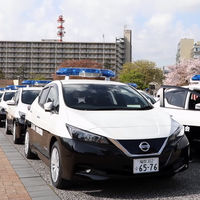 La policía de Japón estrena coches eléctricos: 22 Nissan Leaf para que los ladrones no les oigan llegar